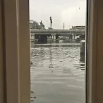 Houseboat Westerdok 3*