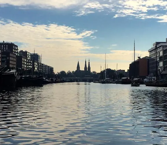 Houseboat Westerdok 3*