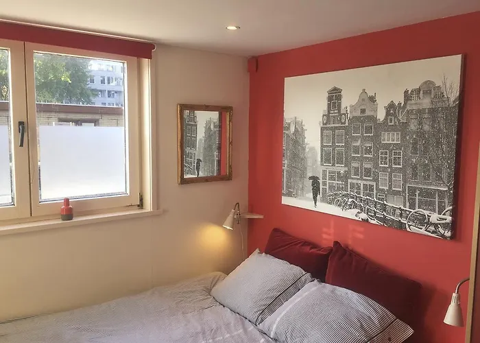 Guest house Houseboat Westerdok 3*